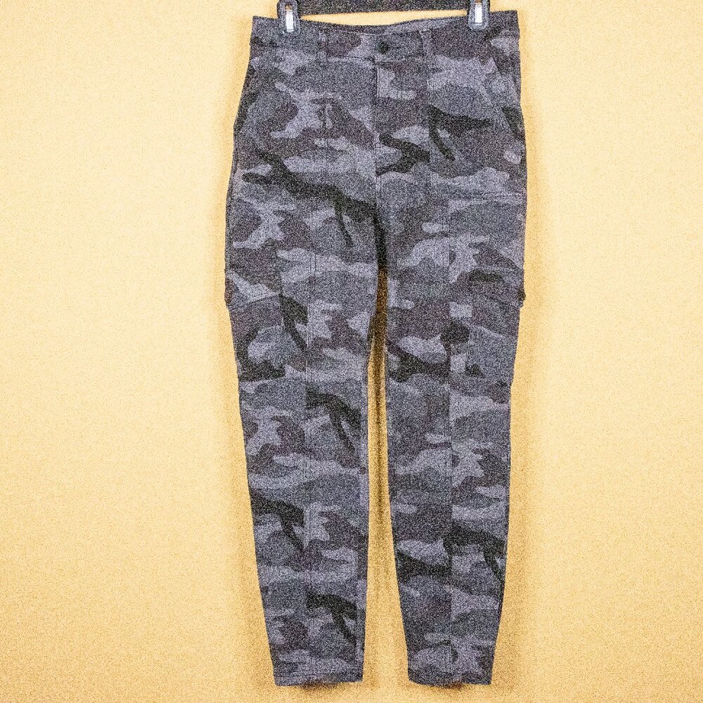 Time and Tru size 10 super stretchy black and gray camouflage jeggings w pockets